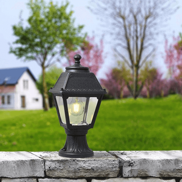 Fumagalli MARY MIKROLOT Small Pedestal Lantern Product Installed